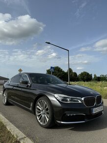 BMW rad 7 730d A/T - 4