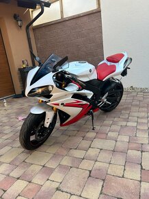 Yamaha yzf R1 - 4