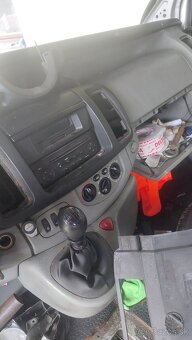 Renault trafic vivaro 1.9 dci 74kw sklo s ventilačkou - 4