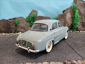 Prodám model 1:18 Renault daupine 1958 - 4