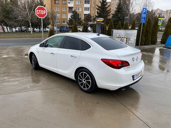 Opel Astra NOTCHBACK TURBO 1.4 103kw, r.v. 2013 - 4