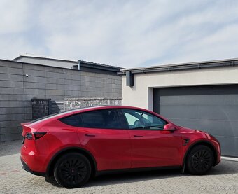 Tesla model Y Long Range - 4