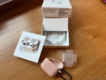 Apple AirPods (3. generácia) s MagSafe nabíjacím puzdrom - 4