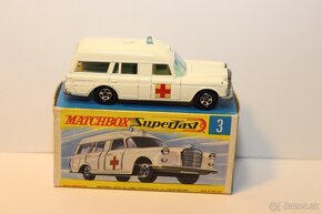 Matchbox SF Mercedes Benz Binz ambulance - 4