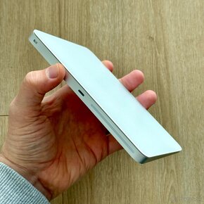 Predám biely Apple Magic Trackpad v top stave - 4