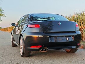 Alfa Romeo GT 3.2 V6 - 4