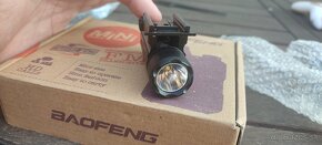 Predám Silné LED svetlo na zbraň 22mm lišta - 4