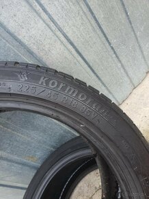 Predám 2ks zimné pneu.225/45R18 kormoran dezen 6,5mm - 4