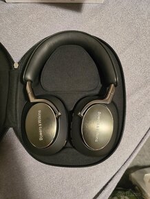 Bowers & Wilkins PX 8 - 4