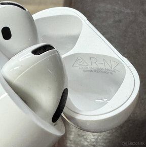 Apple Airpods 4 nové - 4