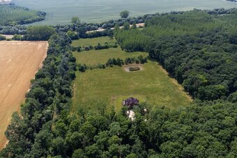 MIKELSSEN - Na predaj rozsiahly a ohradený pozemok 560 000 m - 4