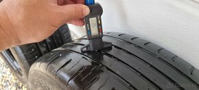 Predám 2xletné pneumatiky Continental 205/55r16 - 4