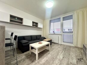 NA PRENÁJOM GARSÓNKA S LOGGIOU WIFI+TV, 26M2, HOLLÉHO UL., S - 4