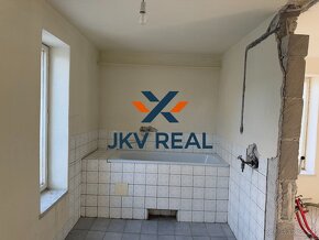 JKV REAL ponúka na predaj dvojpodlažný RODINNÝ DOM v obci Če - 4