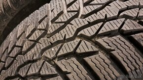 Predám 3ks pekné zimné 195/60r16-89H Nokian - 4