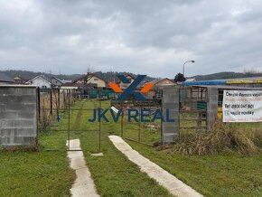 JKV REAL ponúka na predaj pozemok v Novákoch - 4