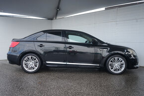 23 - SUZUKI Kizashi, 2011, benzín, 2.4 CVT 4WD, 131kW - 4