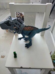 Dinosaury Jurský svet a Kriedovy kemp - 4