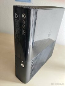 Samotná konzola XBox 360E po renovácii. - 4