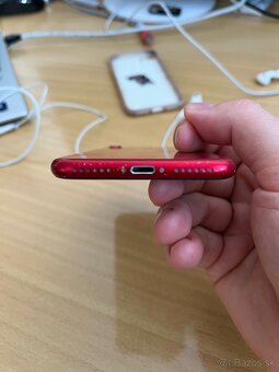 Predám iPhone SE 2. generácie (64GB) - Red - 4