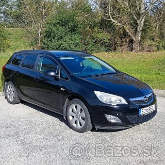 Opel Astra Sports tourer 2011 - 4