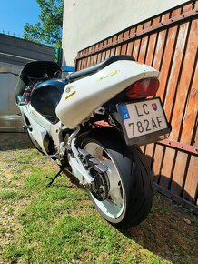 Suzuki GSXR 750 srad - 4