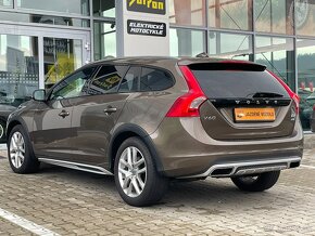 Volvo V60 Cross Country D4 4x4,  REZERVOVANE - 4