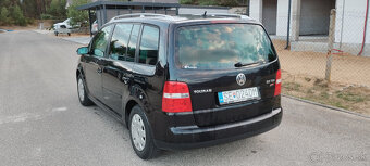 Volkswagen Touran 2.0 TDi DSG Highline - 4