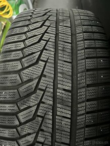 255/35 R19 - 4