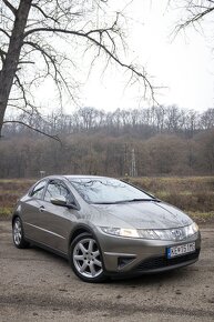 Honda Civic 8g 1.8 i-VTEC automat - 4