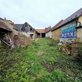 Veľký pozemok so starým domom pri Jaslovských Bohuniciach (R - 4