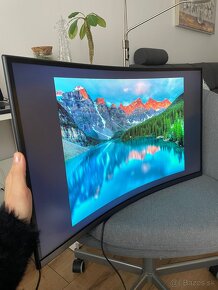 27" Samsung C27T550 curved monitor - 4