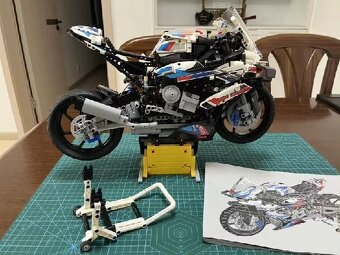 BMW M1000 RR (podobné ako lego) - 4