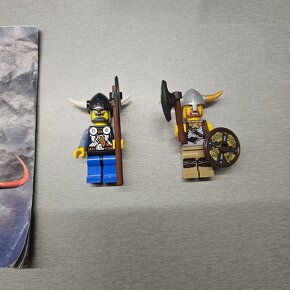 LEGO Vikings 7017 Viking Catapult versus the Nidhogg Dragon - 4