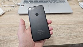 Apple iPhone 7 - na diely, reštartuje sa - 4