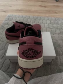 Nike Air Jordan 1 Low Mulberry - 4