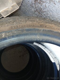 Michelin  225/40ZR 18 - 4