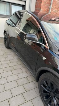 Tesla Model X - 4