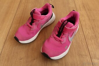 Dievčenské tenisky NIKE č. 29,5 (VL 18,8 cm) - 4