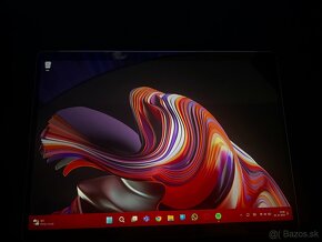 Microsoft Surface 8 PRO so stylusom a klávesnicou - 4