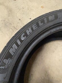 Michelin 235/45 R18 2022 2x=130€ - 4