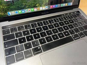 Apple Macbook Pro (13-inch, 2018, Touchbar) - 4