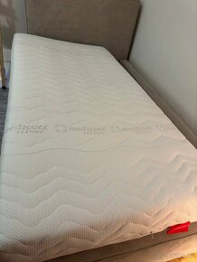 Kvalitná čalúnená posteľ + prémiový matrac - 4