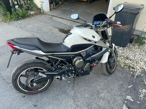 Yamaha XJ6 - 4