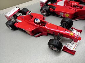 3x F1 FERRARI F2001 a F399 SCHUMACHER HOTWHEELS 1:18 - 4