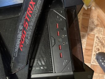 Asus ROG Strix Helios - 4