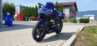 Yamaha R6 - 4