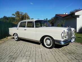 Mercedes 230S W111 heckflosse - 4