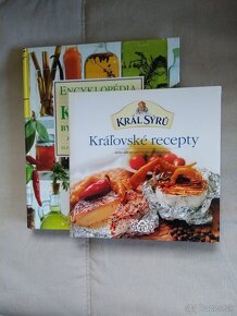 4Knihy/Koreniny, Syry, 2Hrnčekové s košíkom - 4