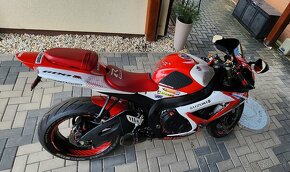 Suzuki GSXR600 - 4